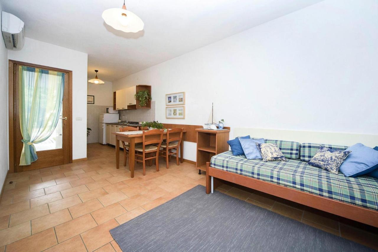 Terraced House In The Ca' Del Pino Holiday Complex With Communal Pool In Bibione Exterior foto
