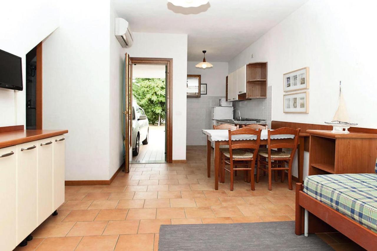 Terraced House In The Ca' Del Pino Holiday Complex With Communal Pool In Bibione Exterior foto