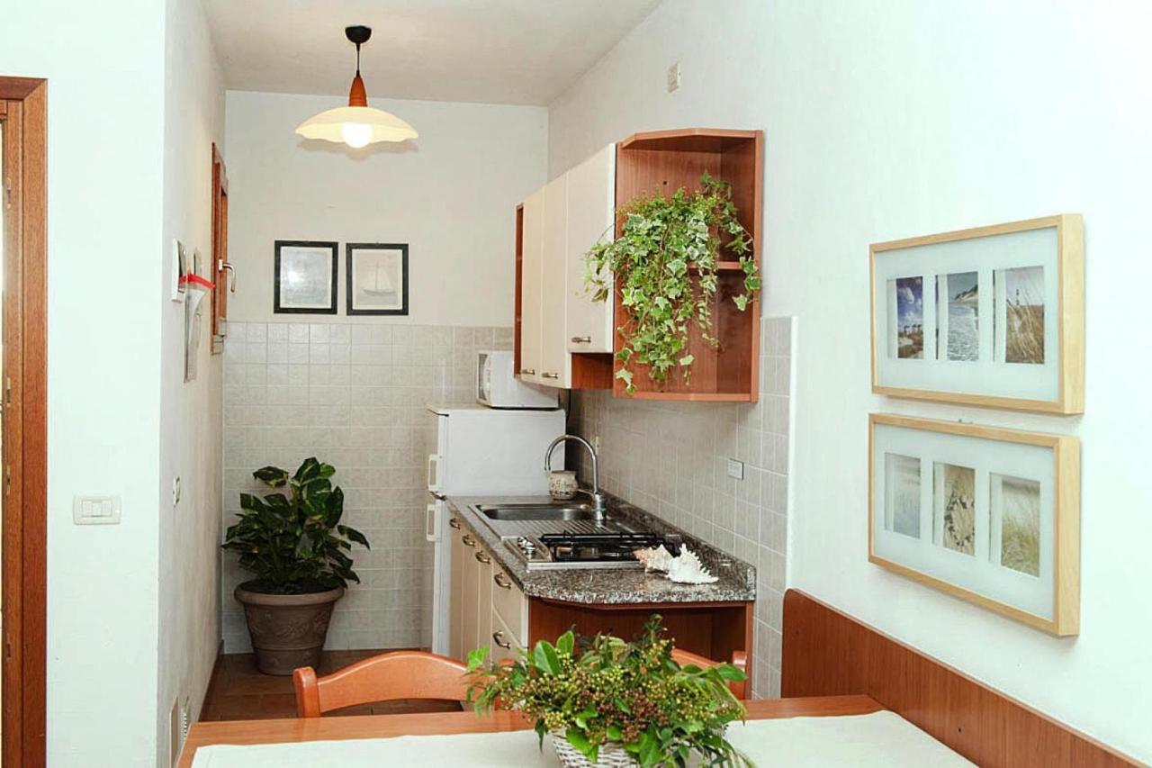 Terraced House In The Ca' Del Pino Holiday Complex With Communal Pool In Bibione Exterior foto